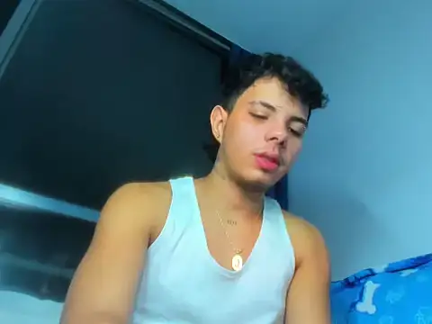 Snapshot of Alessandro_1610 chatting on September 24, 6:46 am Alessandro 1610 online show from September 24, 6:46 am