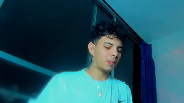 Snapshot of Alessandro_1610 chatting on October 16, 3:14 am Alessandro 1610 online show from October 16, 3:14 am