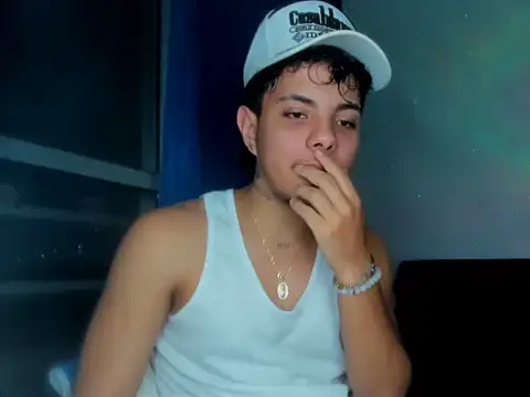 Snapshot of Alessandro_1610 chatting on September 26, 7:06 am Alessandro 1610 online show from September 26, 7:06 am