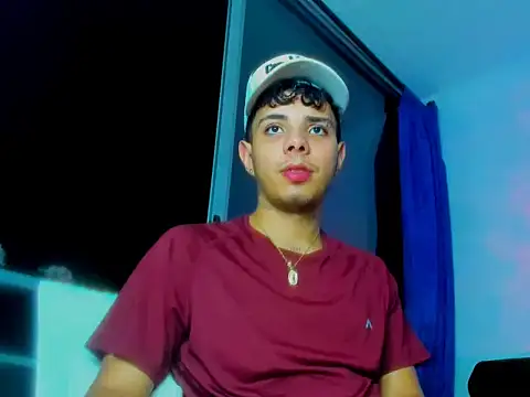 Snapshot of Alessandro_1610 chatting on October 15, 2:52 am Alessandro 1610 online show from October 15, 2:52 am