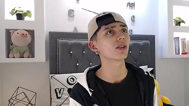 MaikyCooper online show from March 18, 5:56 am