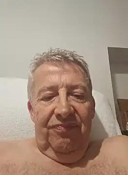 mann4u147 online show from October 10, 11:19 pm