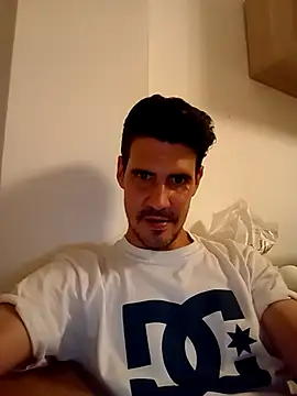 halfArabhalfspanish online show from April 30, 9:30 pm