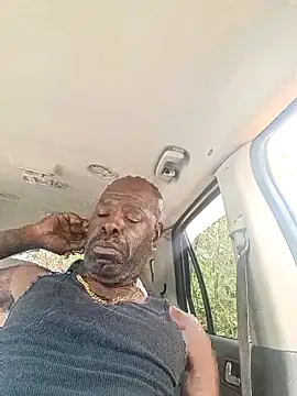 Snapshot of birdg chatting on October 1, 5:17 pm birdg online show from October 1, 5:17 pm