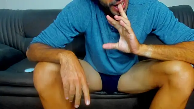 Snapshot of sexyhotmusclesforyou1 chatting on October 6, 6:18 am sexyhotmusclesforyou1 online show from October 6, 6:18 am