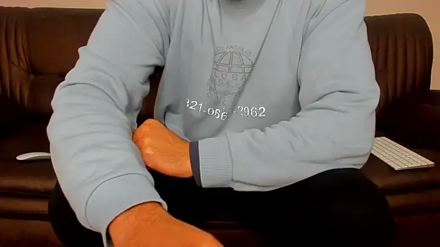 Snapshot of sexyhotmusclesforyou1 chatting on March 10, 12:28 pm sexyhotmusclesforyou1 online show from March 10, 12:28 pm