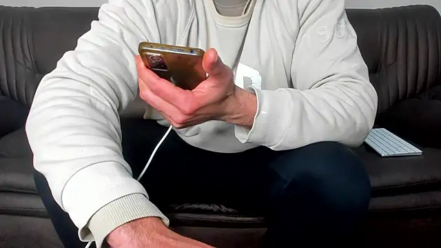 Snapshot of sexyhotmusclesforyou1 chatting on March 23, 3:32 am sexyhotmusclesforyou1 online show from March 23, 3:32 am