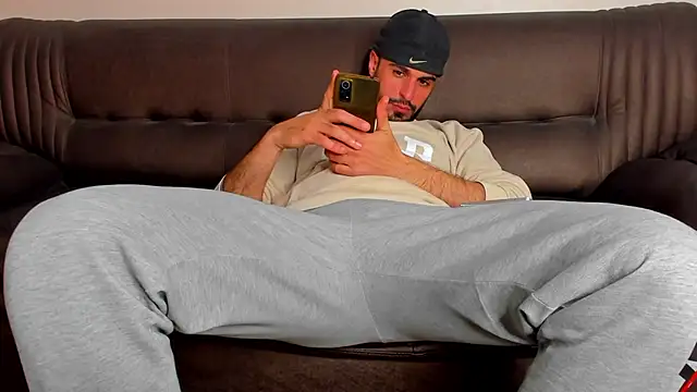 Snapshot of sexyhotmusclesforyou1 chatting on March 2, 12:14 pm sexyhotmusclesforyou1 online show from March 2, 12:14 pm