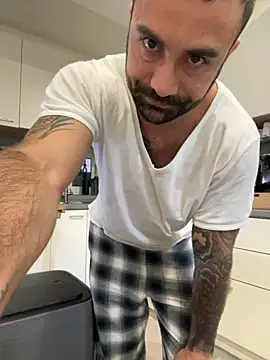 Snapshot of morfeoX chatting on October 9, 6:07 am morfeoX online show from October 9, 6:07 am