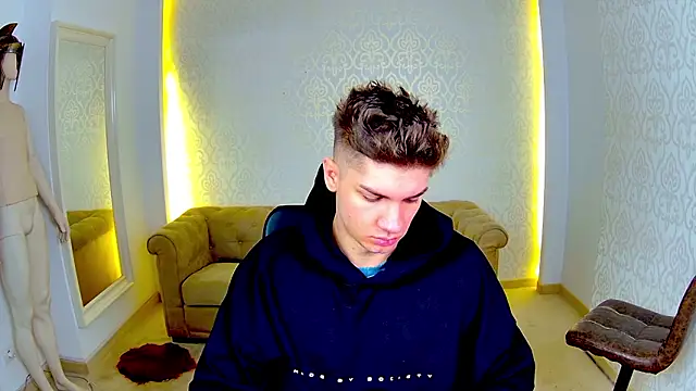 MaxKaiden online show from February 17, 5:17 am