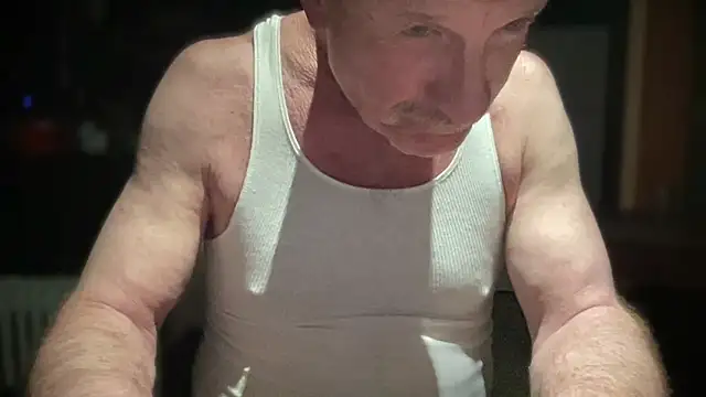 Snapshot of DominantDong chatting on March 5, 2:36 am DominantDong online show from March 5, 2:36 am