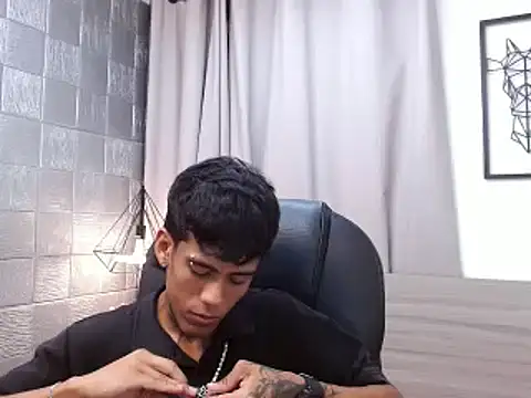 Snapshot of RyanKing19 chatting on February 28, 4:32 am RyanKing19 online show from February 28, 4:32 am