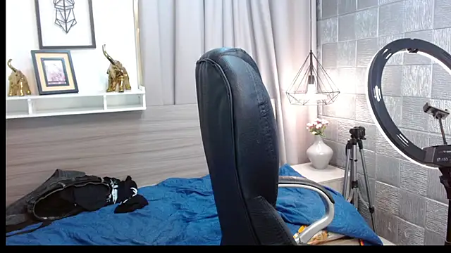 Snapshot of RyanKing19 chatting on October 10, 11:26 am RyanKing19 online show from October 10, 11:26 am