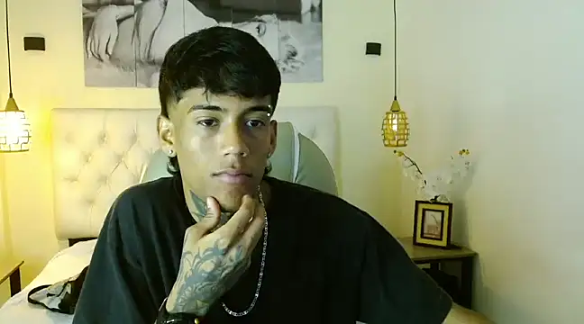 Snapshot of RyanKing19 chatting on March 4, 12:55 pm RyanKing19 online show from March 4, 12:55 pm