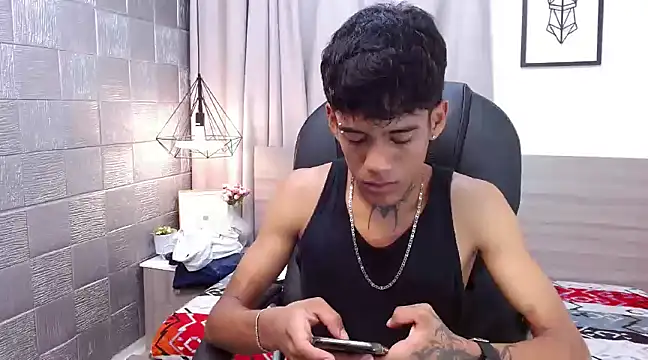 Snapshot of RyanKing19 chatting on February 27, 8:28 am RyanKing19 online show from February 27, 8:28 am