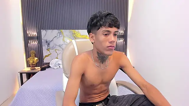 Snapshot of RyanKing19 chatting on September 13, 3:07 am RyanKing19 online show from September 13, 3:07 am