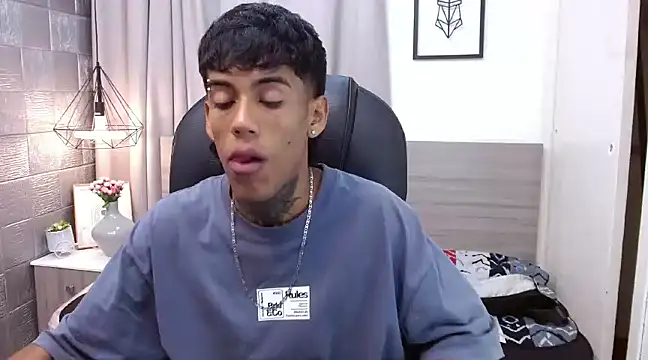 Snapshot of RyanKing19 chatting on March 11, 3:37 am RyanKing19 online show from March 11, 3:37 am