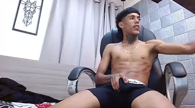 Snapshot of RyanKing19 chatting on March 22, 3:20 am RyanKing19 online show from March 22, 3:20 am