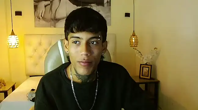 Snapshot of RyanKing19 chatting on March 3, 2:21 pm RyanKing19 online show from March 3, 2:21 pm