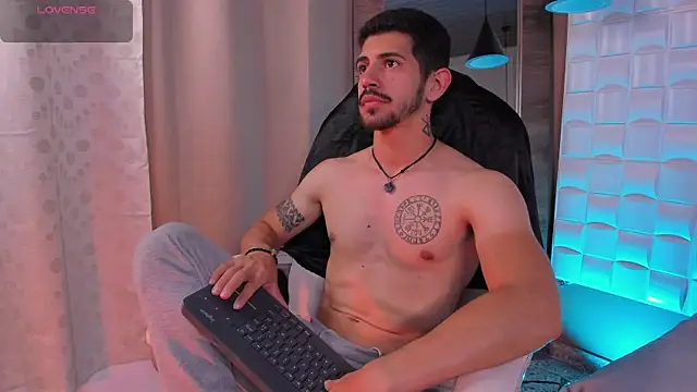 AlejandroStormm online show from December 20, 8:49 pm