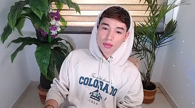 Snapshot of cod_dolll chatting on March 13, 9:26 pm cod dolll online show from March 13, 9:26 pm