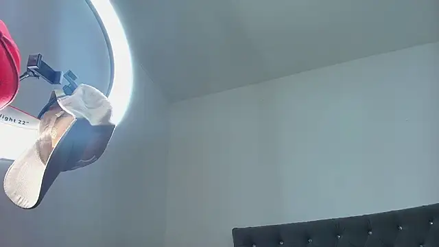 Snapshot of Maximiliano__Fire chatting on October 18, 8:03 pm Maximiliano  Fire online show from October 18, 8:03 pm