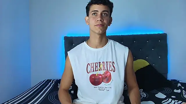Snapshot of Maximiliano__Fire chatting on September 15, 7:04 pm Maximiliano  Fire online show from September 15, 7:04 pm
