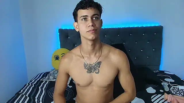 Snapshot of Maximiliano__Fire chatting on September 18, 7:16 pm Maximiliano  Fire online show from September 18, 7:16 pm