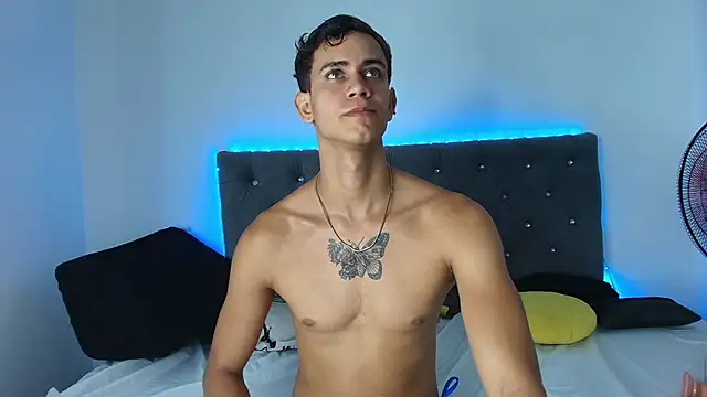 Snapshot of Maximiliano__Fire chatting on September 8, 7:02 pm Maximiliano  Fire online show from September 8, 7:02 pm