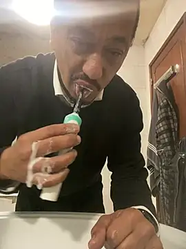 rogerdik76 online show from January 14, 6:29 am