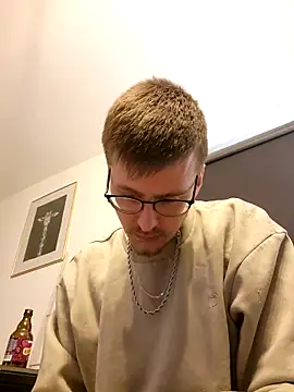 luckyluuk25 online show from March 6, 10:40 pm