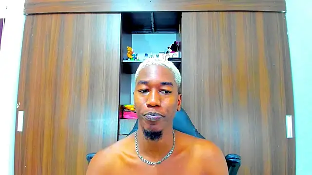 Snapshot of Dreamastercum_ chatting on October 2, 7:51 pm Dreamastercum  online show from October 2, 7:51 pm
