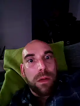 Snapshot of Smokeym123 chatting on October 25, 4:36 am Smokeym123 online show from October 25, 4:36 am