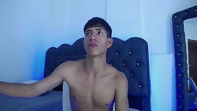 dareck 18 online show from March 20, 11:56 pm