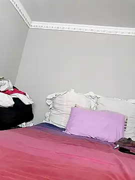 Snapshot of CertifiedSatisfier chatting on September 26, 8:23 am CertifiedSatisfier online show from September 26, 8:23 am