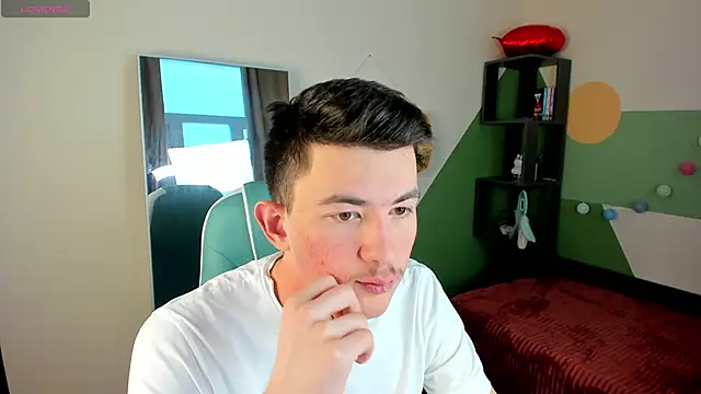 Snapshot of Danny__Magic chatting on March 14, 2:30 pm Danny  Magic online show from March 14, 2:30 pm