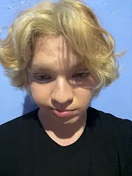 Snapshot of adam_angelssss chatting on October 3, 1:43 am adam angelssss online show from October 3, 1:43 am