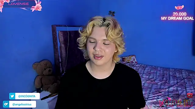 Snapshot of adam_angelssss chatting on October 24, 7:04 pm adam angelssss online show from October 24, 7:04 pm