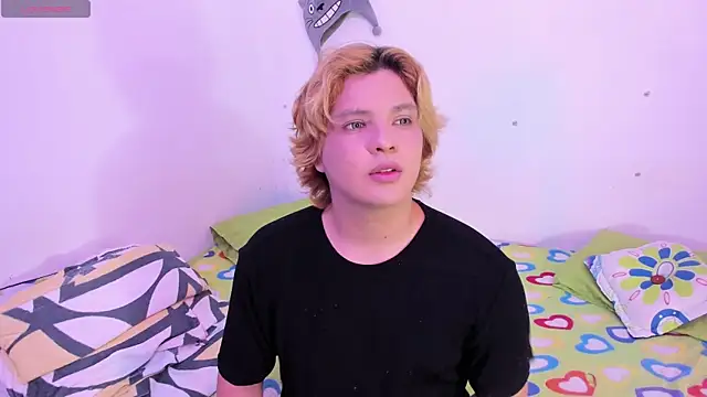 Snapshot of adam_angelssss chatting on September 13, 2:01 am adam angelssss online show from September 13, 2:01 am