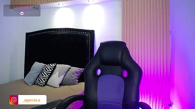 LiamWildx20 online show from April 14, 4:34 am