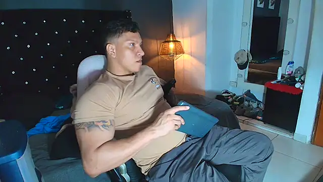 ethan dalton  online show from December 15, 4:53 am