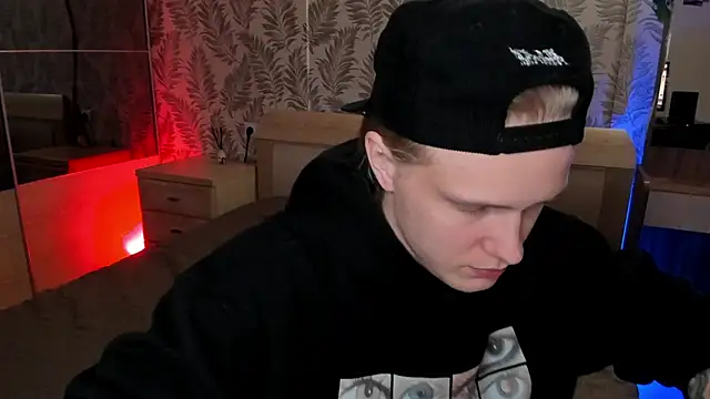 Snapshot of Cactus__James chatting on September 18, 6:54 pm Cactus  James online show from September 18, 6:54 pm