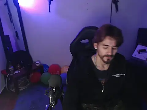 Aaron malikk online show from September 28, 3:15 am