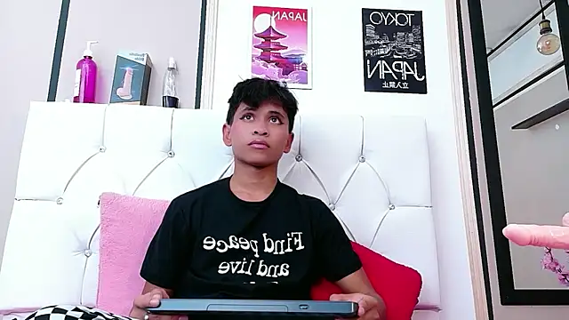 Ethan Westt online show from February 4, 8:26 pm