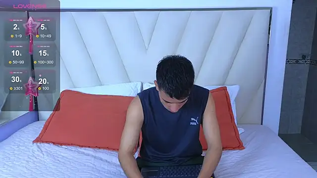 Snapshot of Hotboy21_ chatting on October 15, 3:47 am Hotboy21  online show from October 15, 3:47 am
