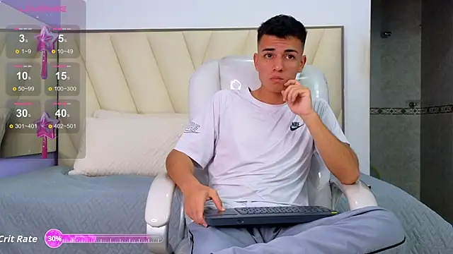 Snapshot of Hotboy21_ chatting on September 13, 3:51 am Hotboy21  online show from September 13, 3:51 am