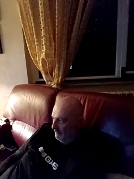 Alexis Bull online show from March 28, 11:49 pm