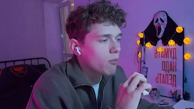 DanyDavis online show from October 30, 5:03 pm