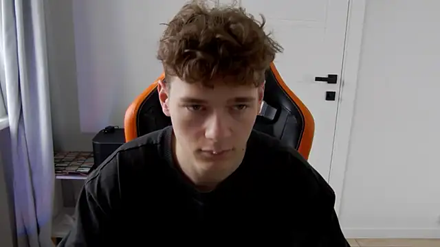 DanyDavis online show from March 2, 8:43 am