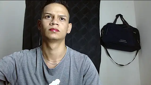 Snapshot of axce1_boy24 chatting on October 15, 12:02 pm axce1 boy24 online show from October 15, 12:02 pm